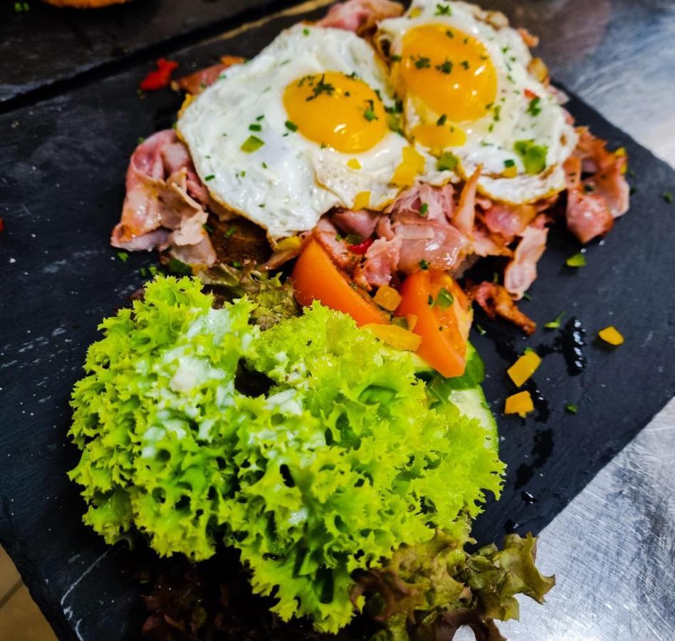 Hotel Krone Königsbrunn المظهر الخارجي الصورة