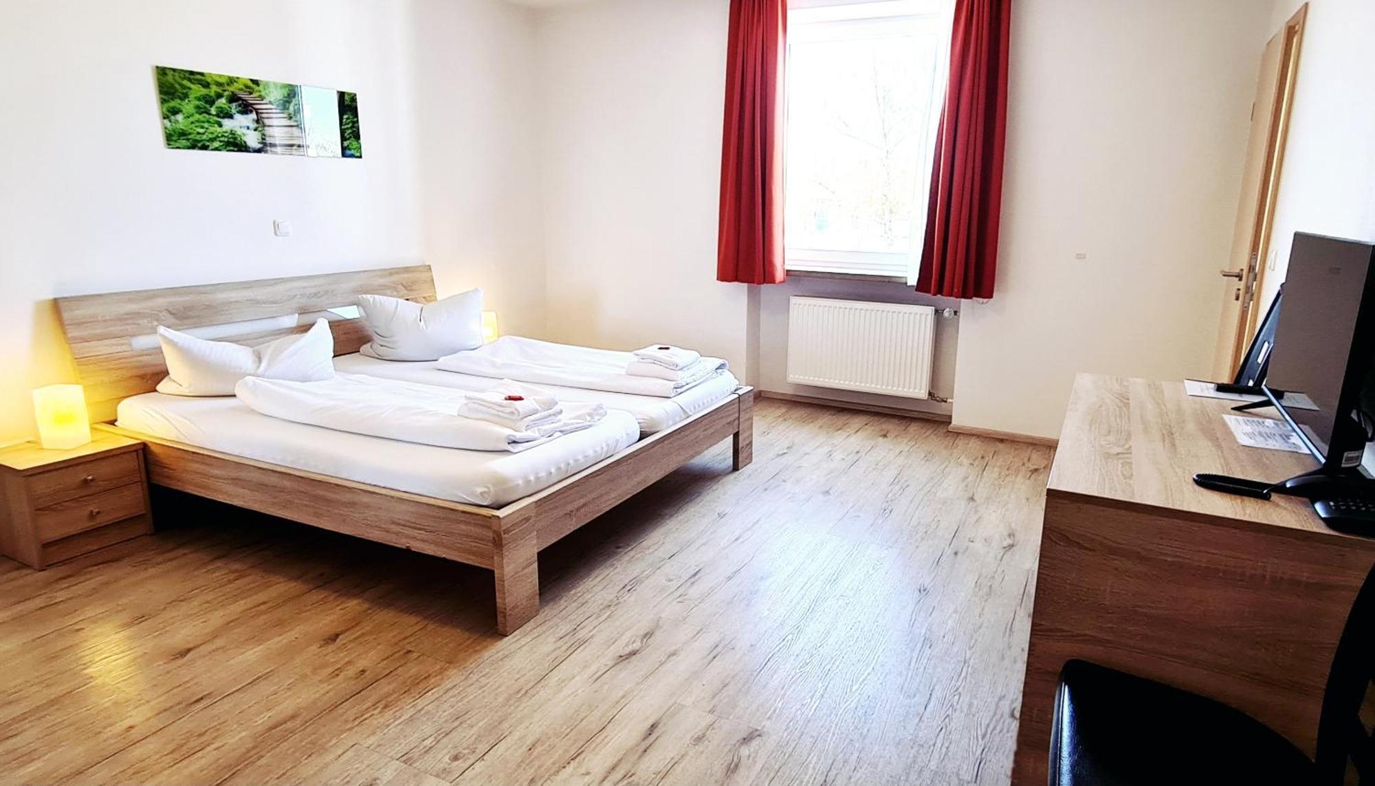 Hotel Krone Königsbrunn المظهر الخارجي الصورة